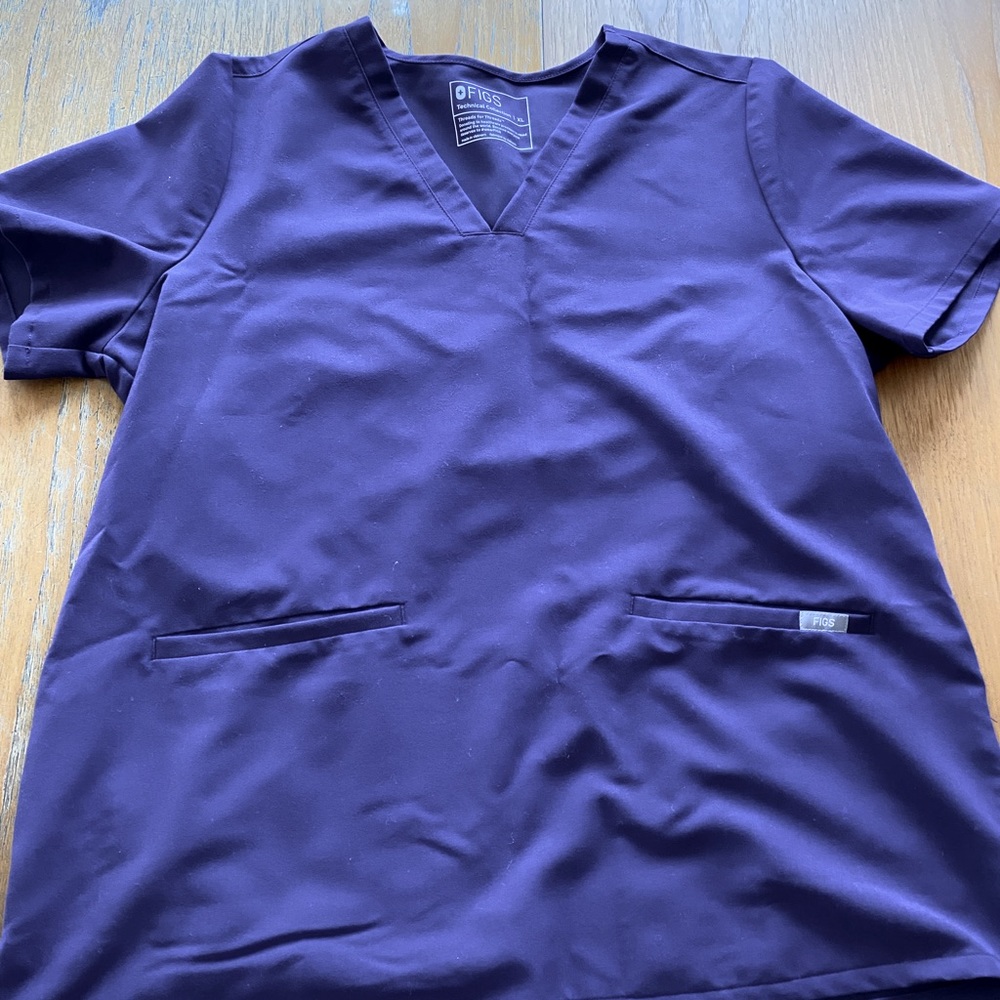 Figs Womens 3 pocket scrub top